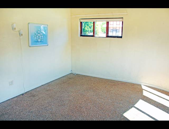 2 BEDROOM HOUSE FOR SALE IN KLEINMOND CENTRAL